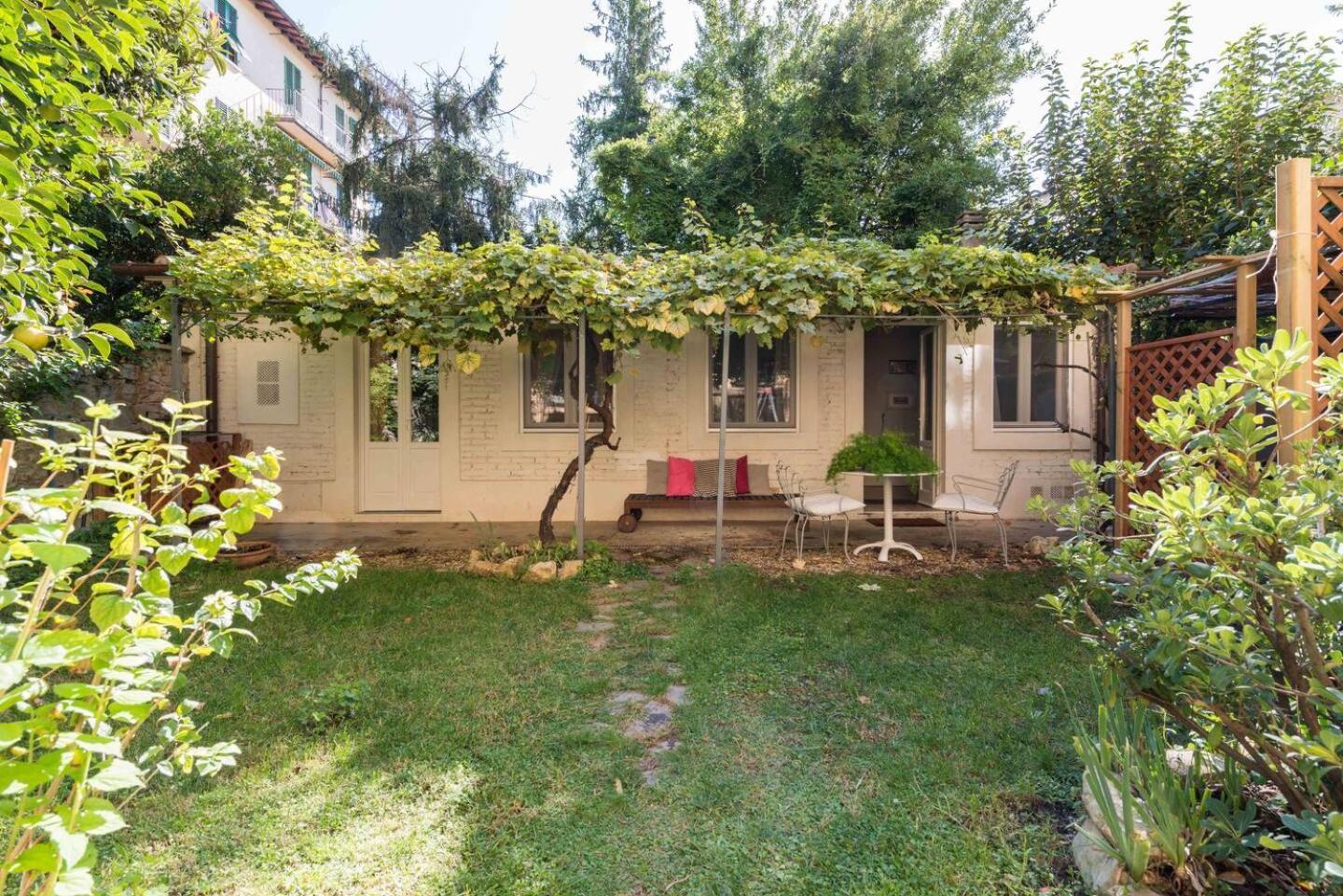 Boutique Apartment With Private Rooms And Garden Oasis Floransa Dış mekan fotoğraf